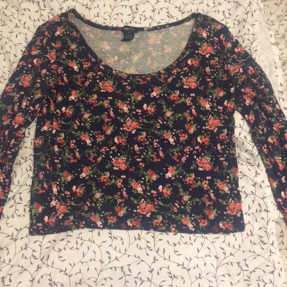 Rue21 Floral crop top ✨ - Picture 1 of 1